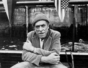 Charles Bukowski: Locked in the Arms of a Crazy Life : Sounes